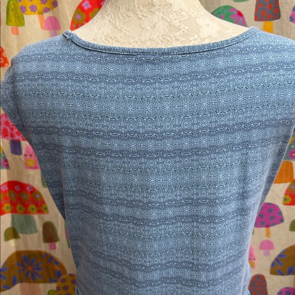 Aventura Sleeveless Blouse. Medium? - Picture 7 of 10